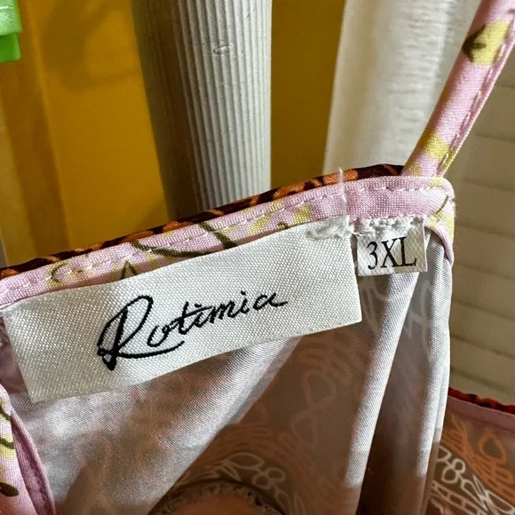 Elegant Pink and Red Patterned Maxi Dress - Picture 7 of 8